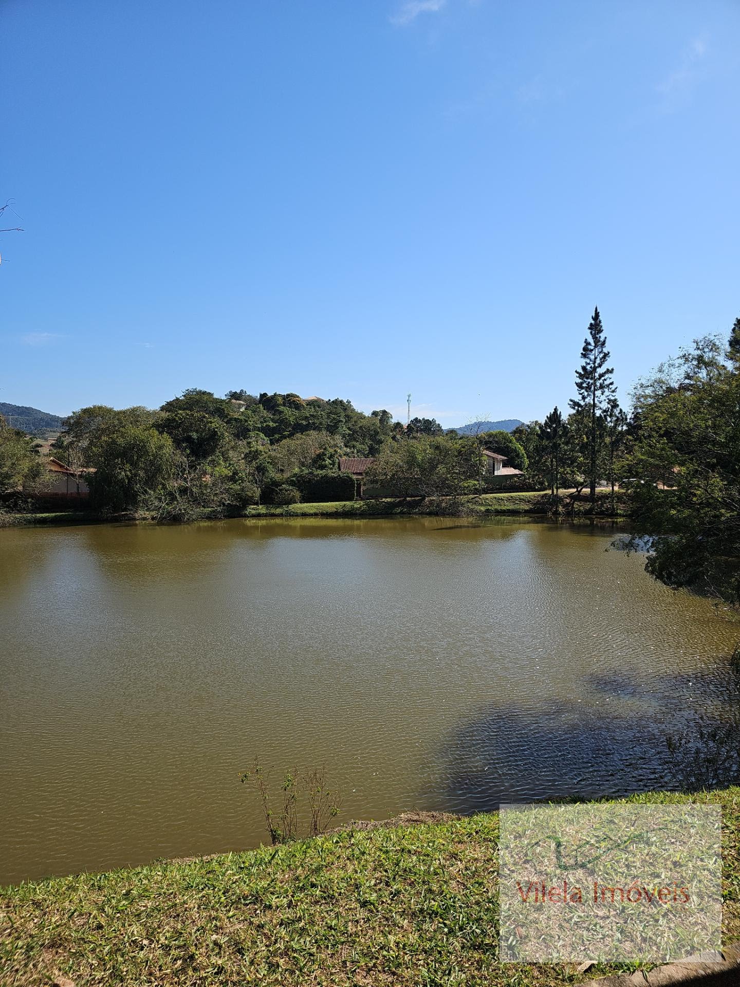 Segundo lago em frente ao lote