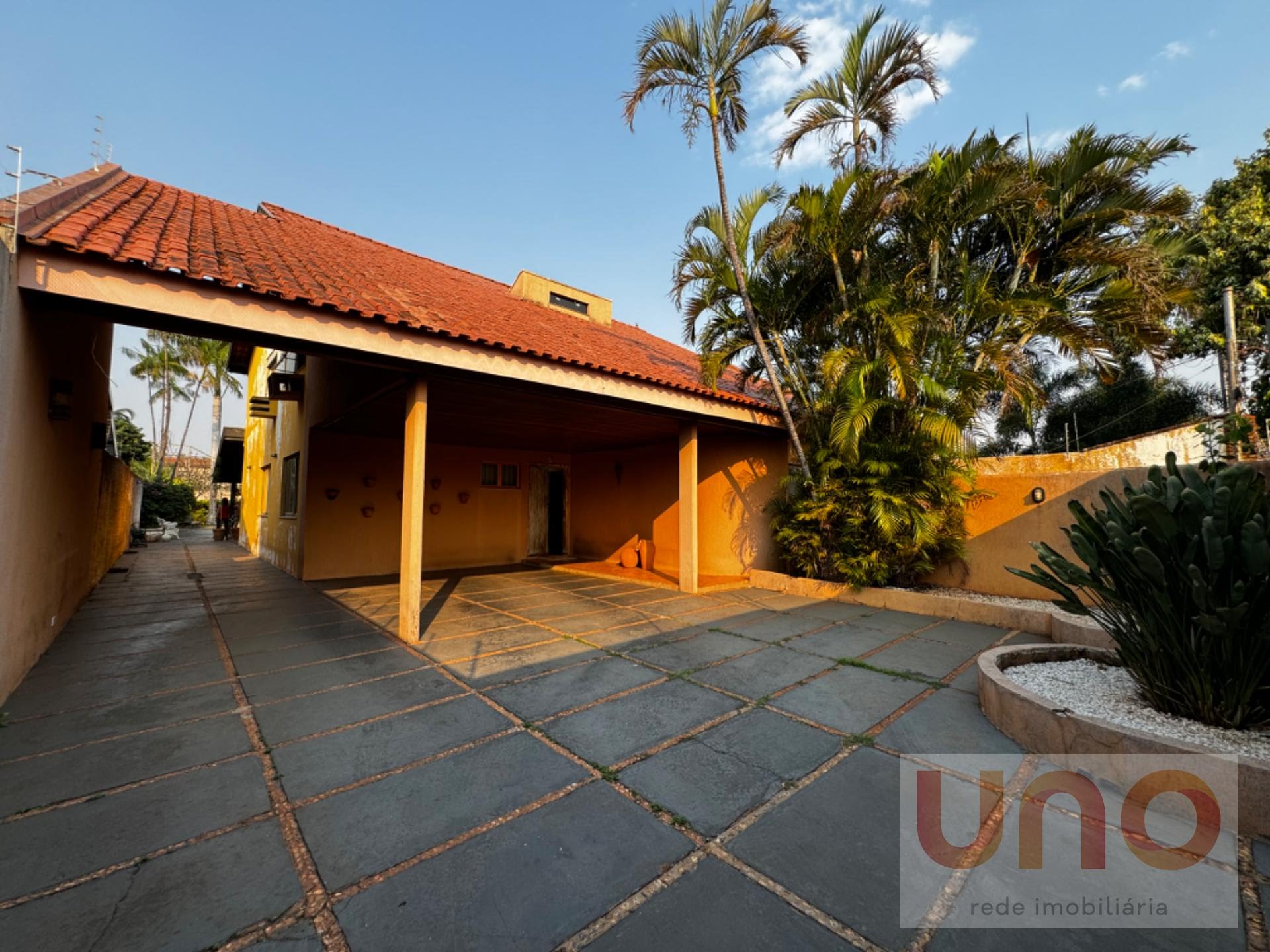 Casa à venda com 4 quartos, 6 banheiros, 7 vagas e 885m² no Centro, Campo Grande — foto principal