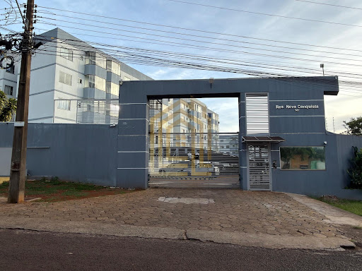 Descubra o conforto e a praticidade deste apartamento à venda no bairro Santa Cruz, em Cascavel! Com 55m² de área útil, o imóvel oferece 2 dormitórios bem distribuídos, banheiro moderno e ambientes