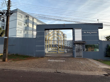 Descubra o conforto e a praticidade deste apartamento à venda no bairro Santa Cruz, em Cascavel! Com 55m² de área útil, o imóvel oferece 2 dormitórios bem distribuídos, banheiro moderno e ambientes