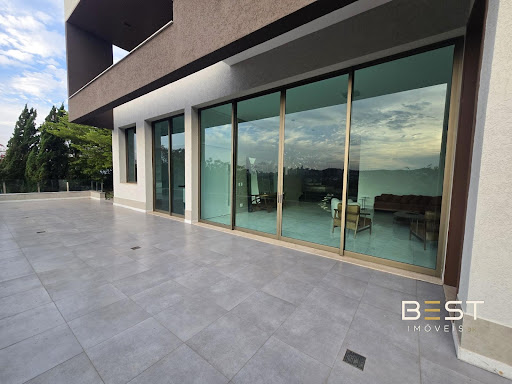 Casa com 5 suítes e piscina no Vale dos Cristais