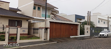 Casa à Venda em Urussanguinha, Araranguá | 216m²