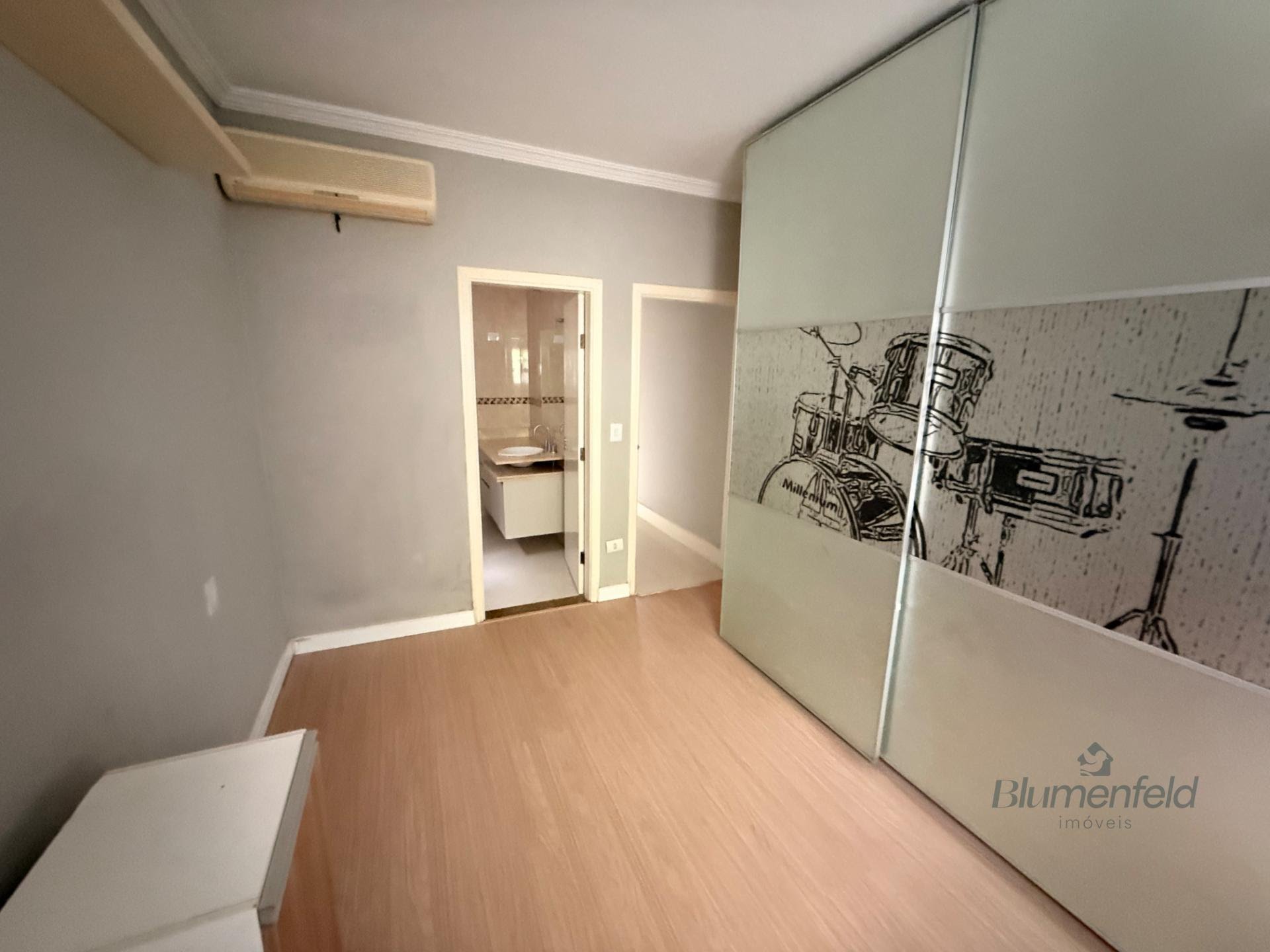 Casa à venda com 4 quartos, 4 suítes, 4 vagas e 300m² no Condomínio Arujazinho IV, Arujá (SP) — foto 15 de 30