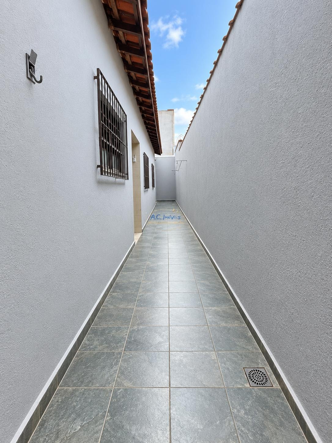 Casa à venda com 2 quartos, 1 suíte, 2 vagas e 63m² no Tupiry, Praia Grande (SP) — foto 2 de 10