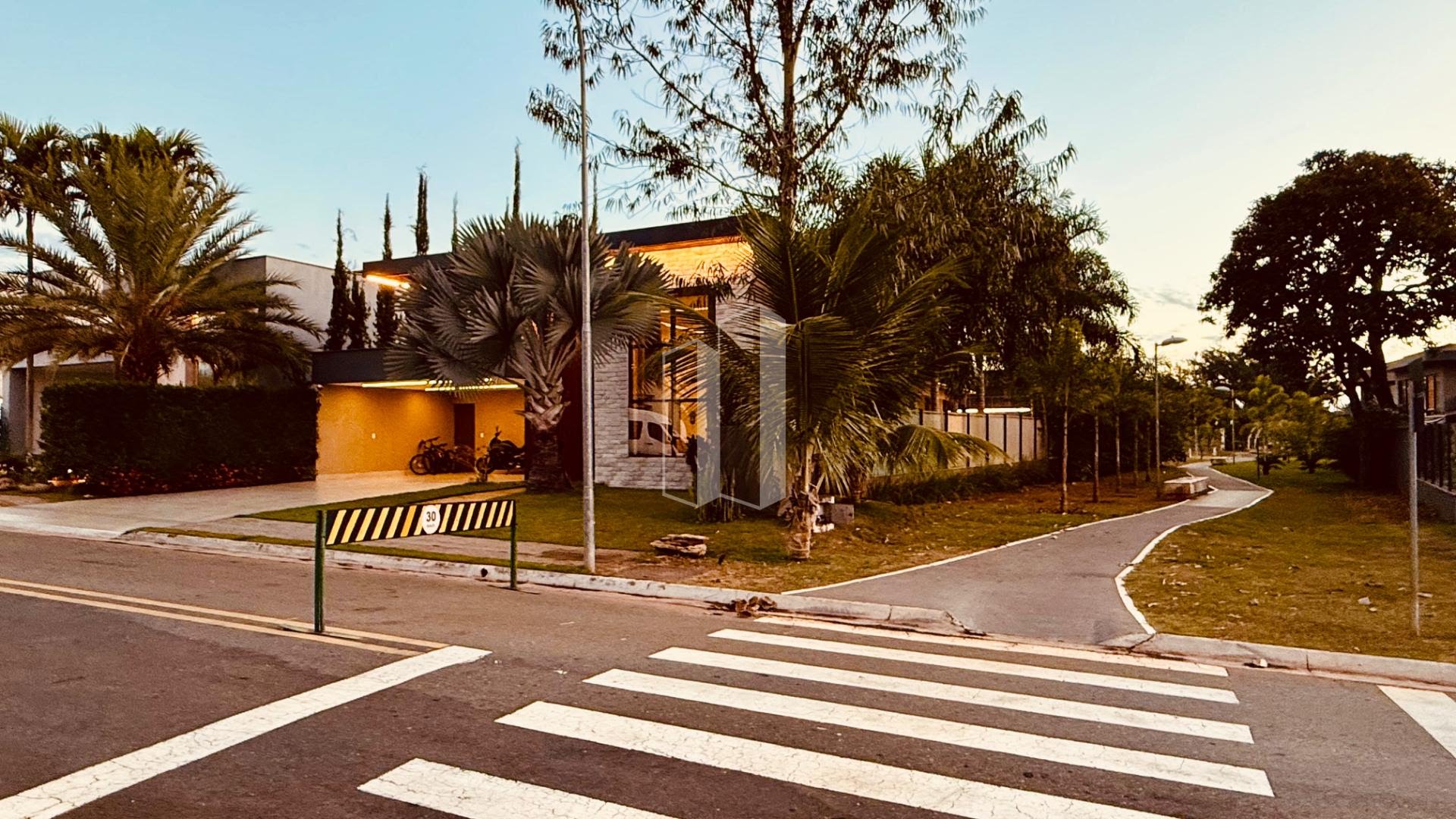Casa à venda com 3 quartos, 3 suítes, 3 vagas e 240m² no Residencial Goiânia Golfe Clube, Goiânia (GO) — foto 4 de 30