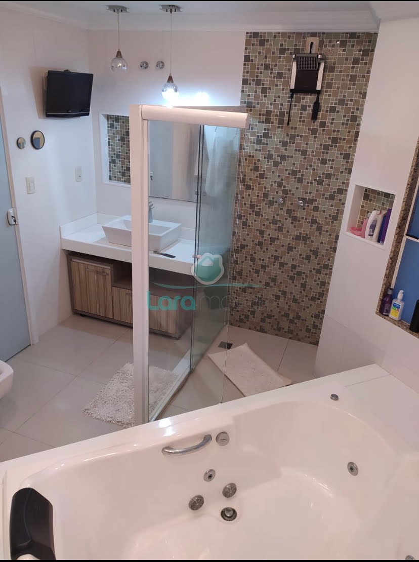 Casa à venda com 4 quartos, 4 suítes, 2 vagas e 288m² no Lagoa, Macaé (RJ) — foto 7 de 9