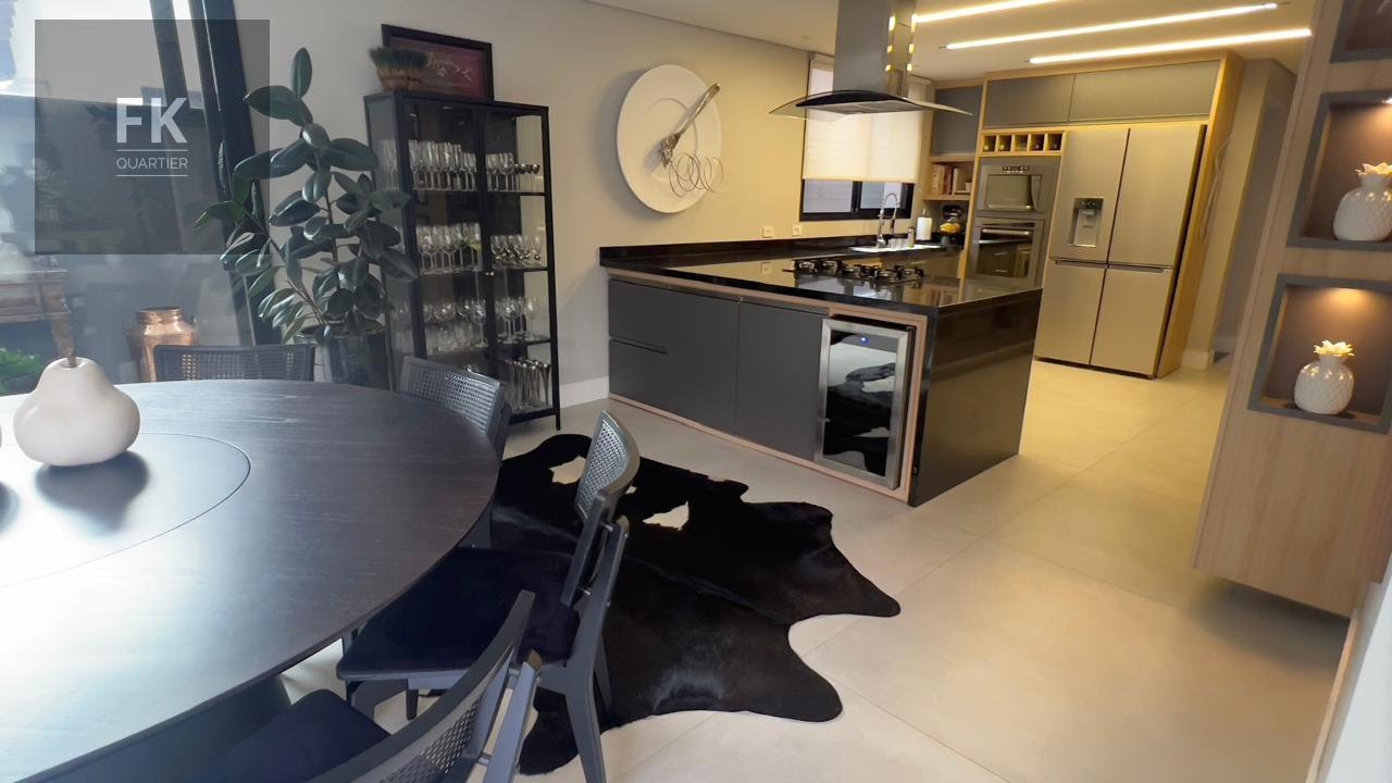 Casa à venda com 5 quartos, 4 suítes, 4 vagas e 300m² no Alphaville, Santana de Parnaíba (SP) — foto 10 de 30