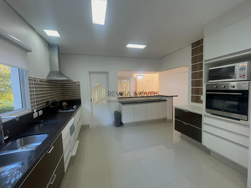 Casa moderna e integrada à venda por R$2.388.000