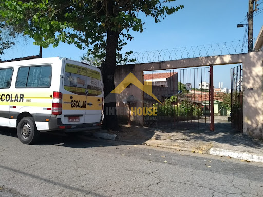 OPORTUNIDADE TERRENO COM 400 METROS QUADRADOS PARA INVESTIDORES, com uma casa de 4 dormitórios. Agende já sua visita!