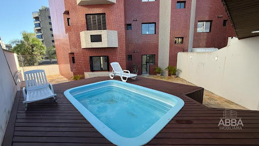Traga sua família para este Garden com piscina em Caiobá. 