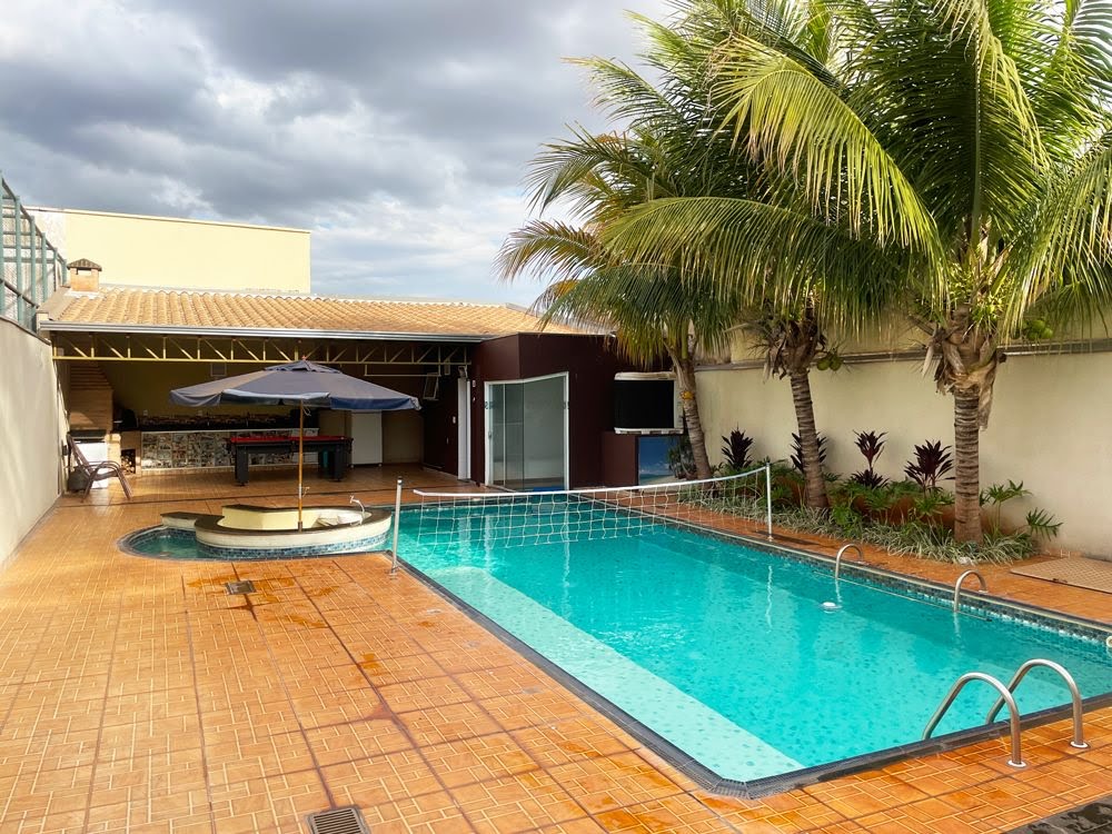 Casa à venda com 3 quartos, 4 banheiros, 6 vagas e 380m² no Jardim Anhangüera, Ribeirão Preto — foto principal