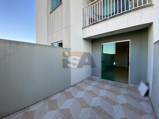 Apartamento com 2 quartos; 2 vagas cobertas e 2 quintais no Vista Verde em Suzano/SP.