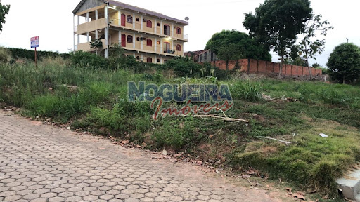 Terreno no Jardim Aurélio Bernardi II, medindo 420,00 metros quadrados. Frente medindo: 12,00m. Fundo: 12,00m. Lado Direito: 35,00m. Lado Esquerdo 35,00m