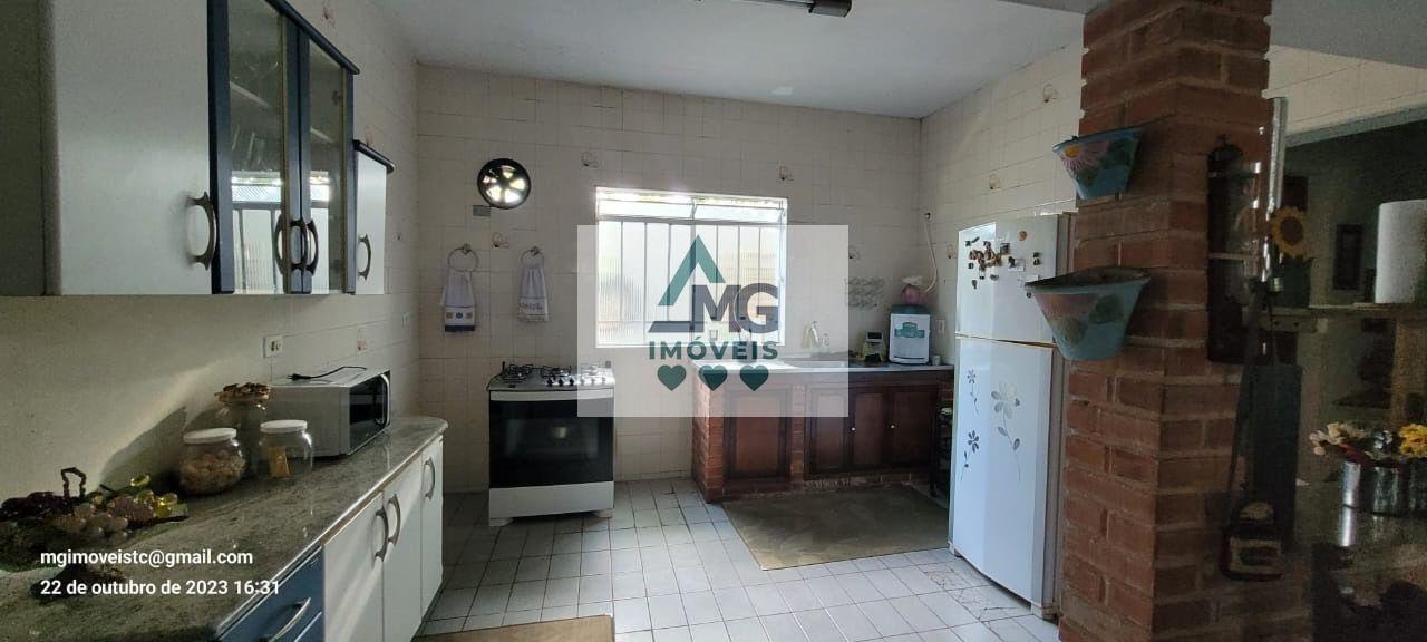 Casa à venda com 4 quartos e 3 banheiros no Chácara das Rosas, Três Corações (MG) — foto 8 de 23