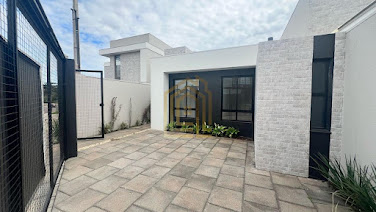 Casa à Venda em Tropical II, Cascavel: 2 Suítes por R$650mil