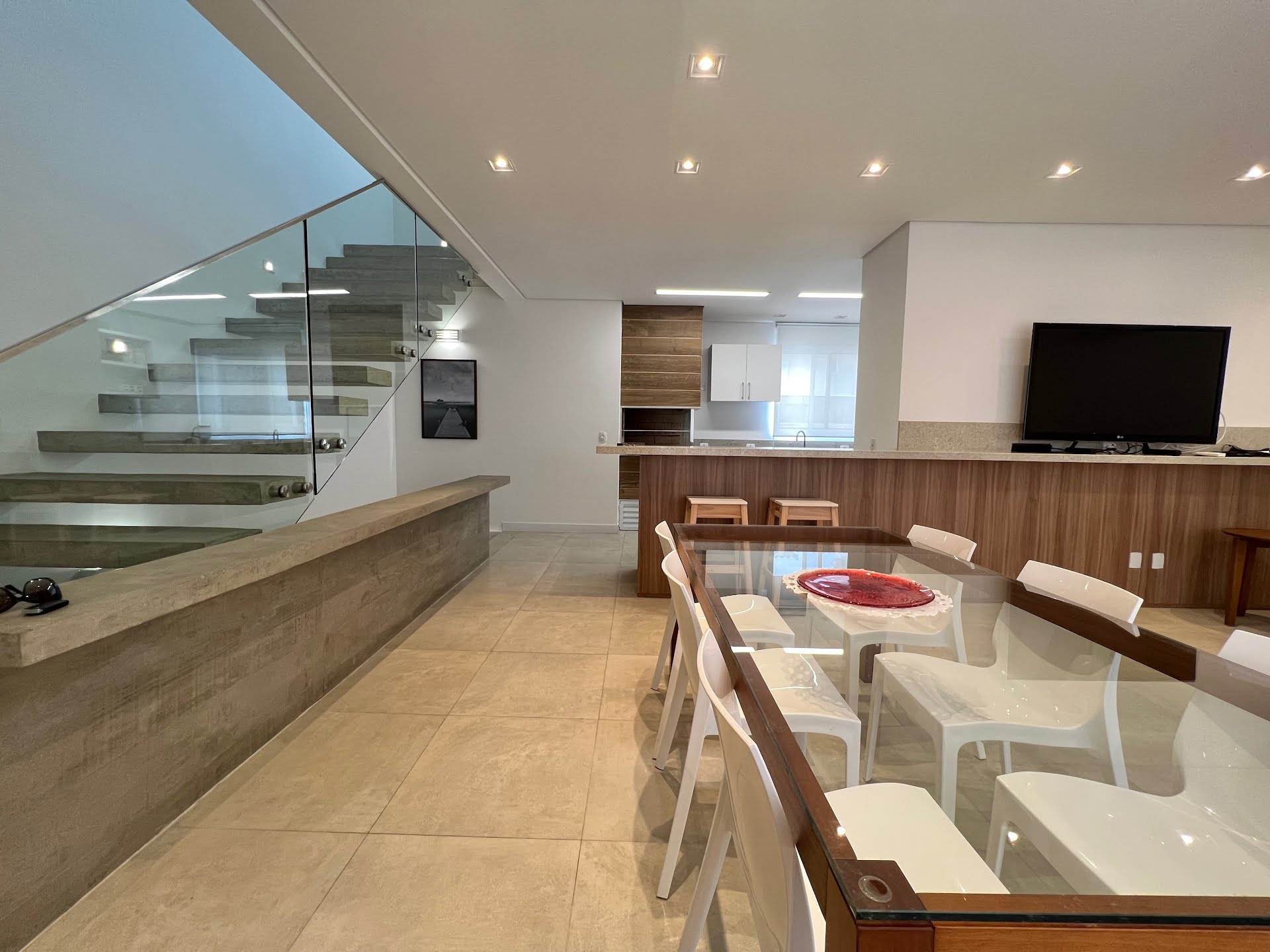 Casa à venda com 2 quartos, 1 suíte, 2 vagas e 180m² no Jurerê, Florianópolis (SC) — foto 14 de 15