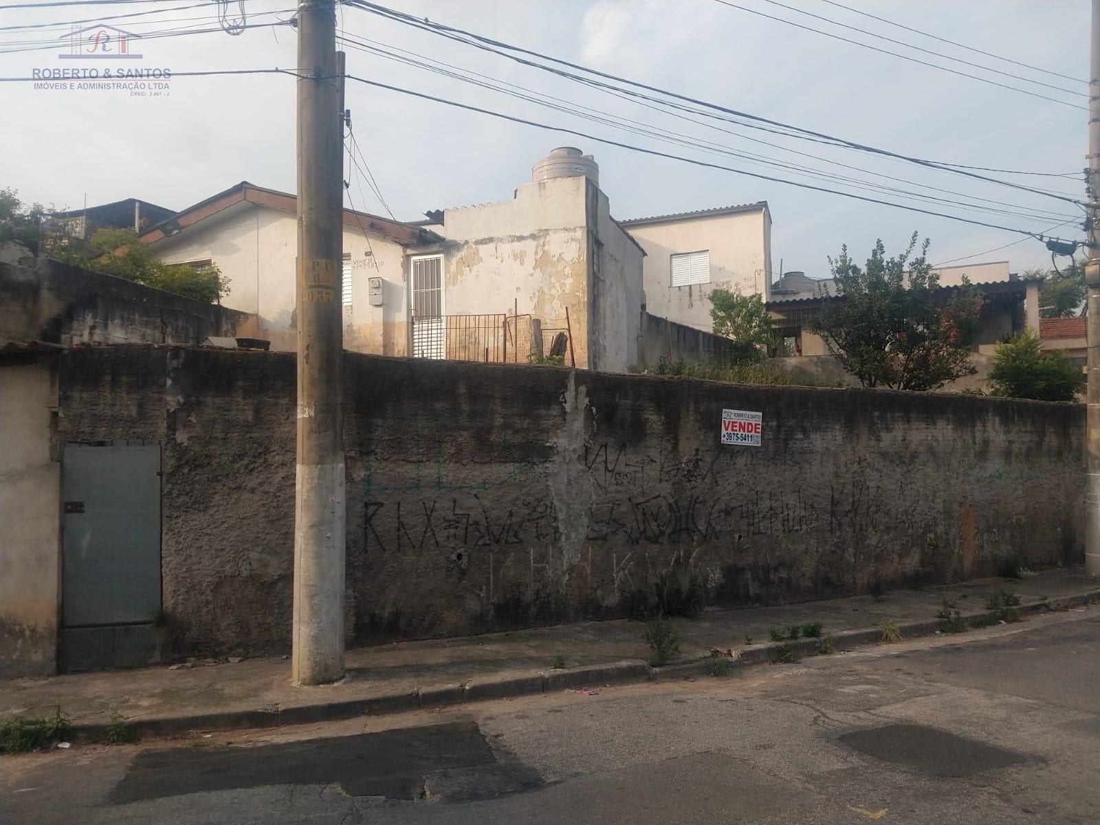 Vista da frente do terreno