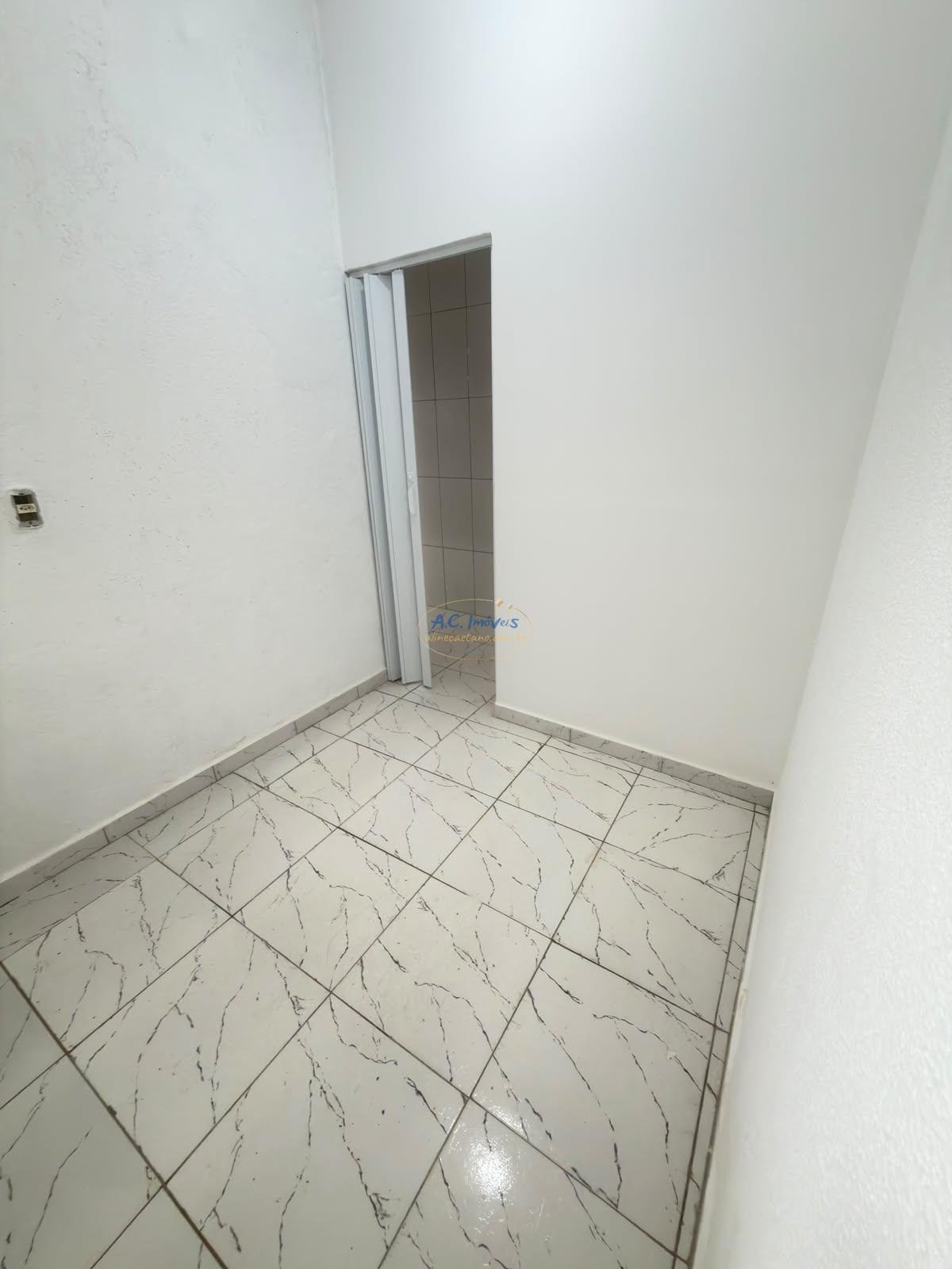 Casa à venda com 2 quartos, 1 banheiro, 2 vagas e 62m² no Guilhermina, Praia Grande (SP) — foto 4 de 11