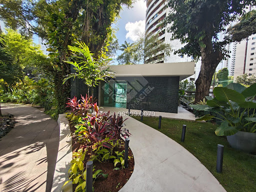 Compre Apartamento alto padrão reformado com 3 suítes,  3 vagas e com 204m² na Jaqueira. Agende Visita com Leicam Maciel