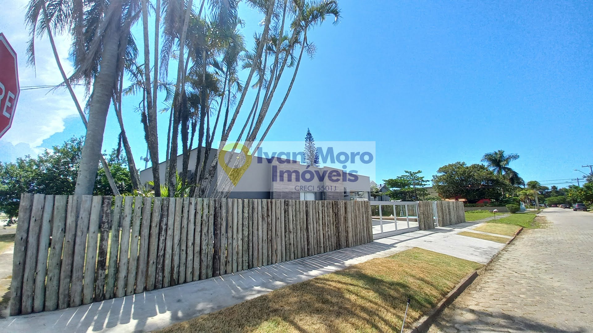 Casa para alugar com 4 quartos, 1 suíte, 3 vagas e 200m² no Daniela, Florianópolis (SC) — foto 2 de 30