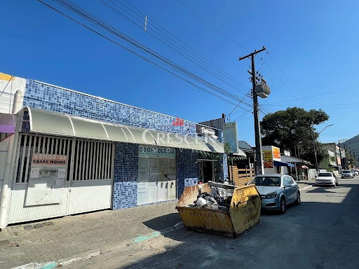 Sobrado com ponto comercial a venda em Matinhos