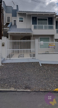 Casa à Venda em Lages: 2 Suítes, 92m² por R$450.000
