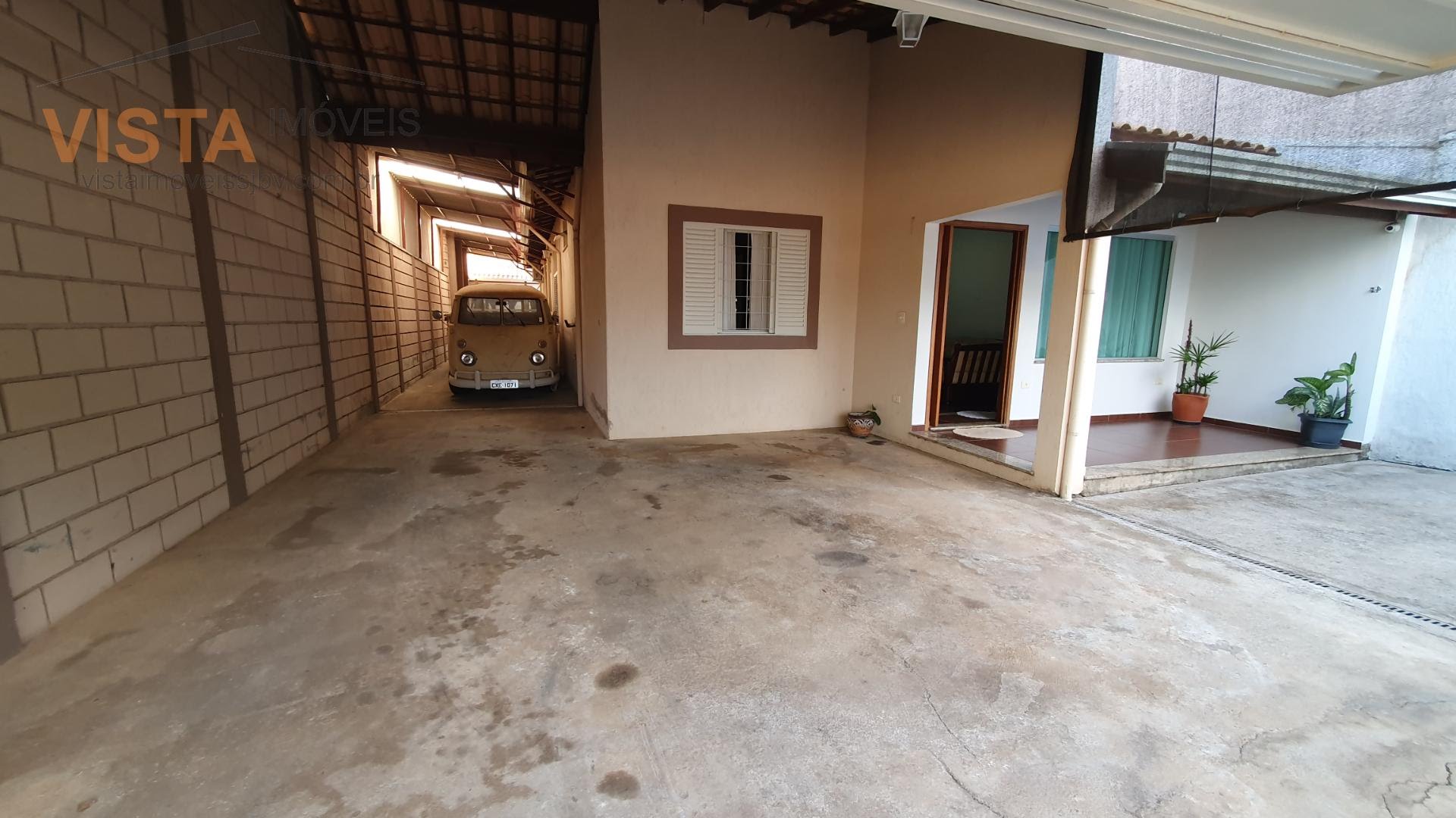GARAGEM PARA ATÉ 6 CARROS