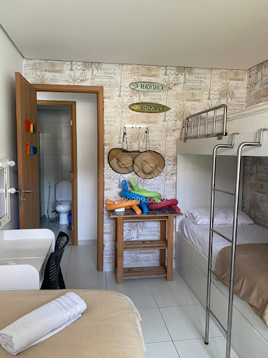 Compre Flat térreo piscina à venda em Muro Alto com 60m², mobiliado, decorado, 2 suítes, porteira fechada no Beach Class Eco Life.