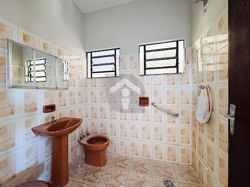 Casa para Alugar em Jardim América, Alfenas - 3 Dormitórios