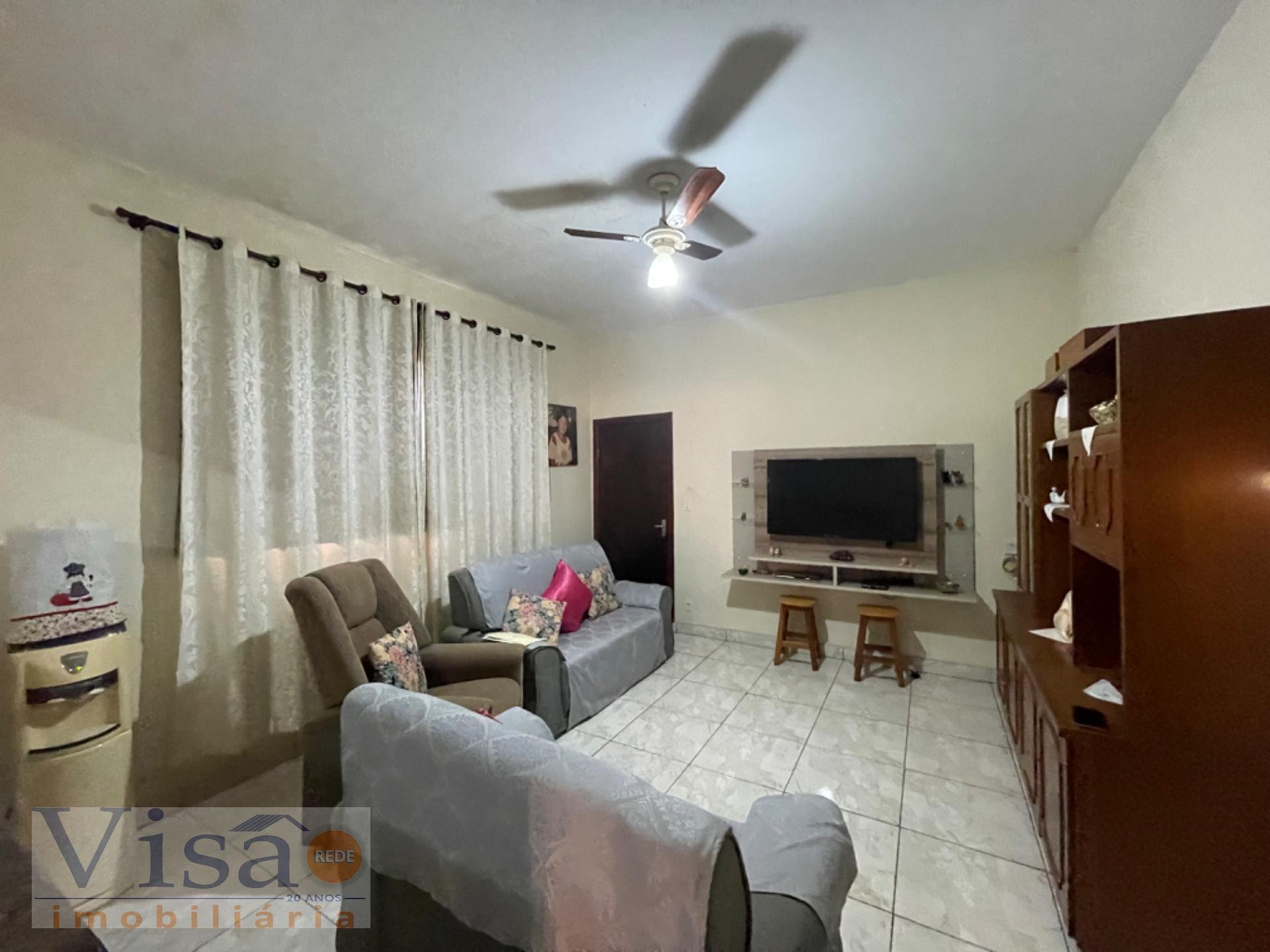 Casa à venda com 4 quartos, 2 suítes, 3 vagas e 200m² no Bairro Vila Mariana, Paracatu (MG) — foto 11 de 16