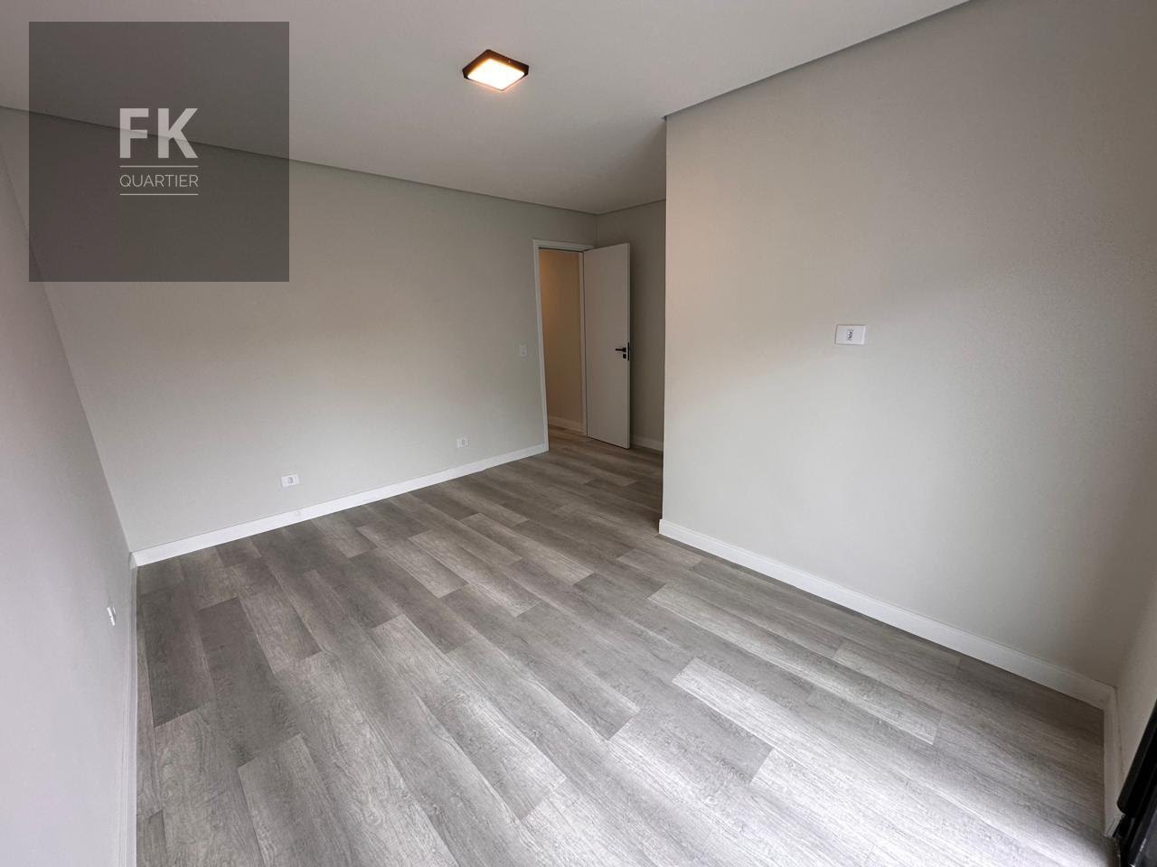 Casa à venda com 3 quartos, 1 suíte, 2 vagas e 131m² no Villas do Jaguari, Santana de Parnaíba (SP) — foto 2 de 24