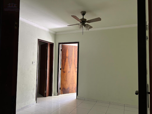 Sala com lustres
