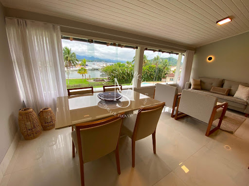     Viva ao Lado do Hotel Fasano no Porto Frade, Angra dos Reis-RJ.