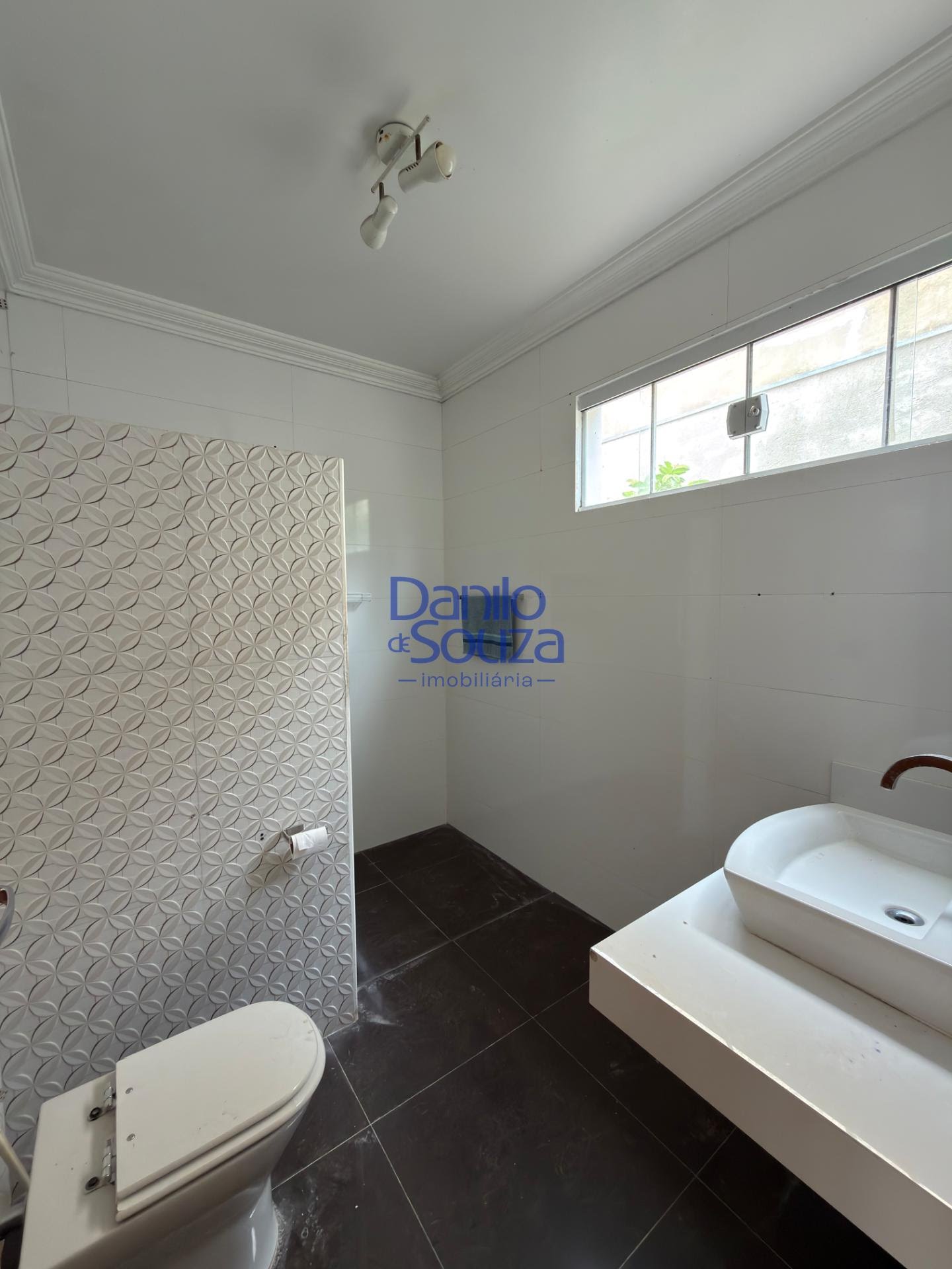 Casa à venda com 2 quartos, 1 banheiro, 4 vagas e 300m² no Jardim Europa I, Araxá (MG) — foto 8 de 10