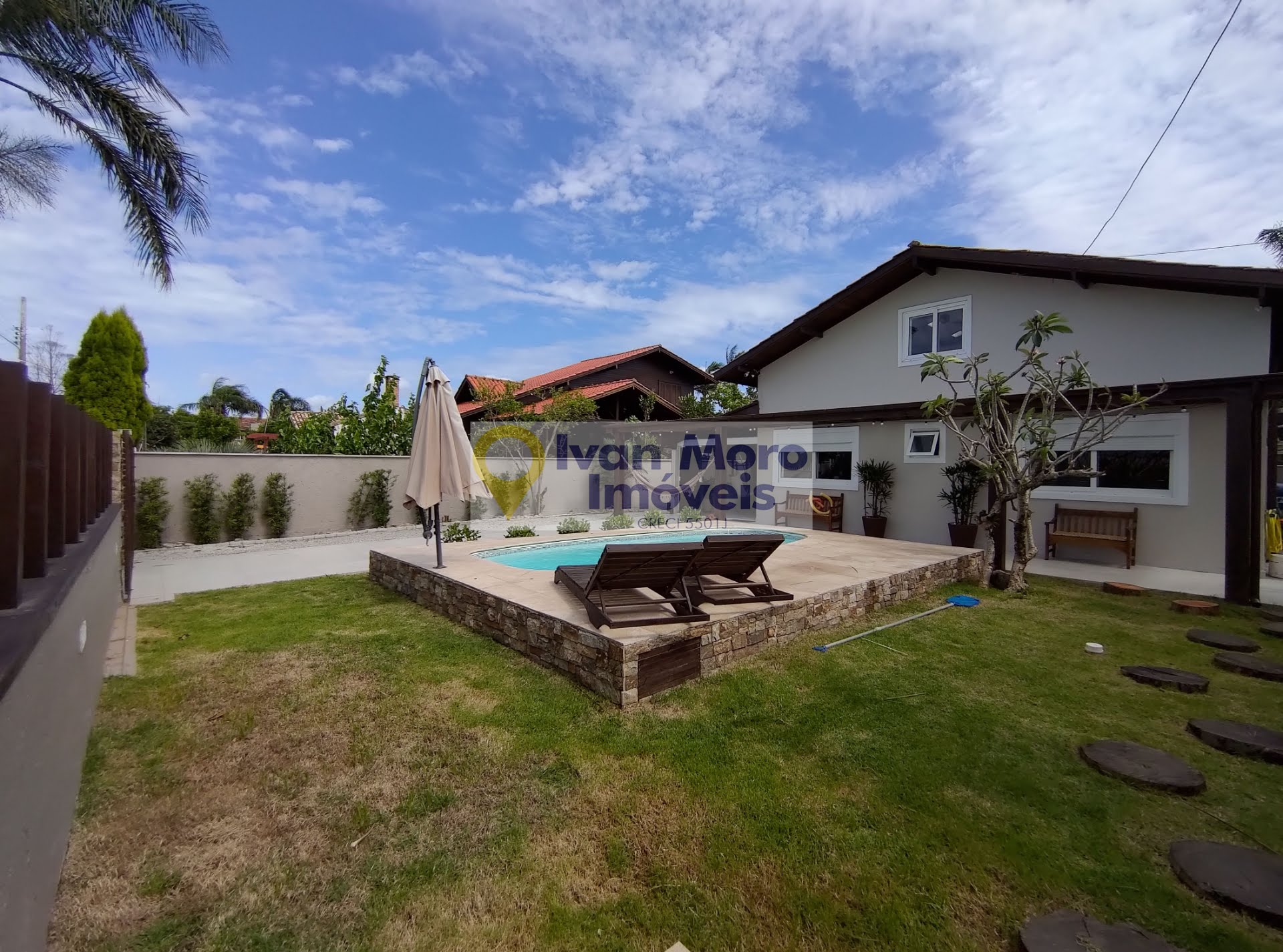 Casa para alugar com 4 quartos, 1 suíte, 4 vagas e 250m² no Daniela, Florianópolis (SC) — foto 5 de 30