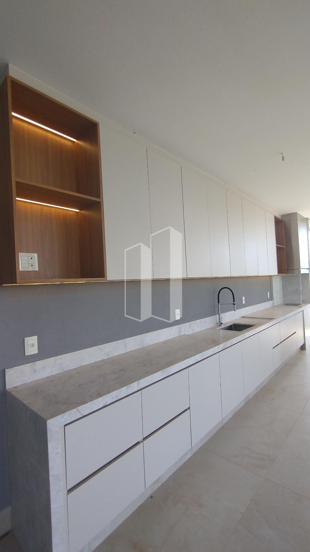 Casa à venda com 5 quartos, 5 suítes, 6 vagas e 470m² no Residencial Alphaville Flamboyant, Goiânia (GO) — foto 9 de 17