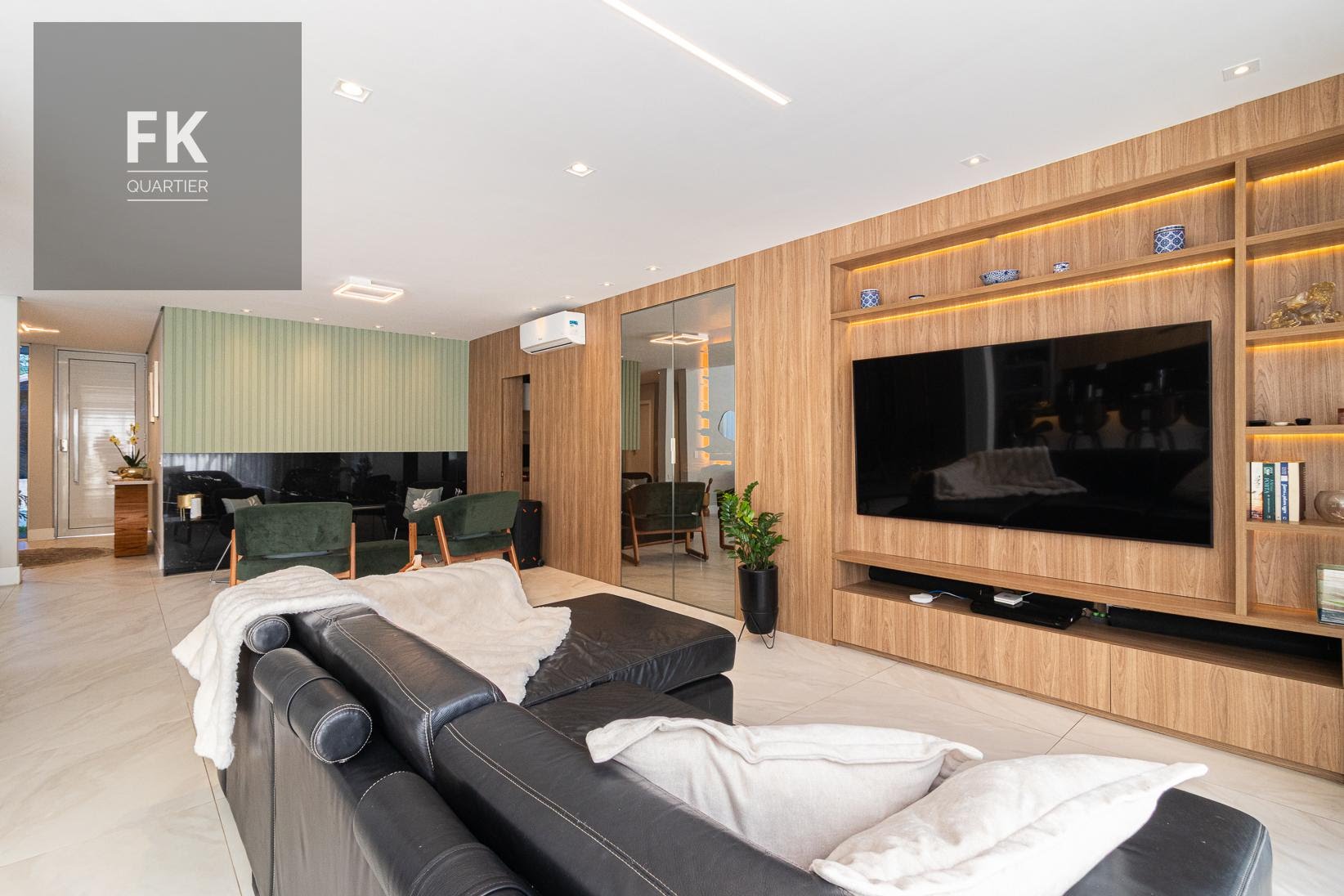 Casa à venda com 4 quartos, 4 suítes, 4 vagas e 319m² no Alphaville, Santana de Parnaíba (SP) — foto 7 de 29