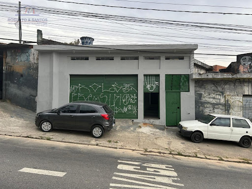 Frente, do prédio já pintado