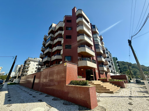 Apartamento Próximo a Praia Mansa e Praia Brava em Caiobá. 