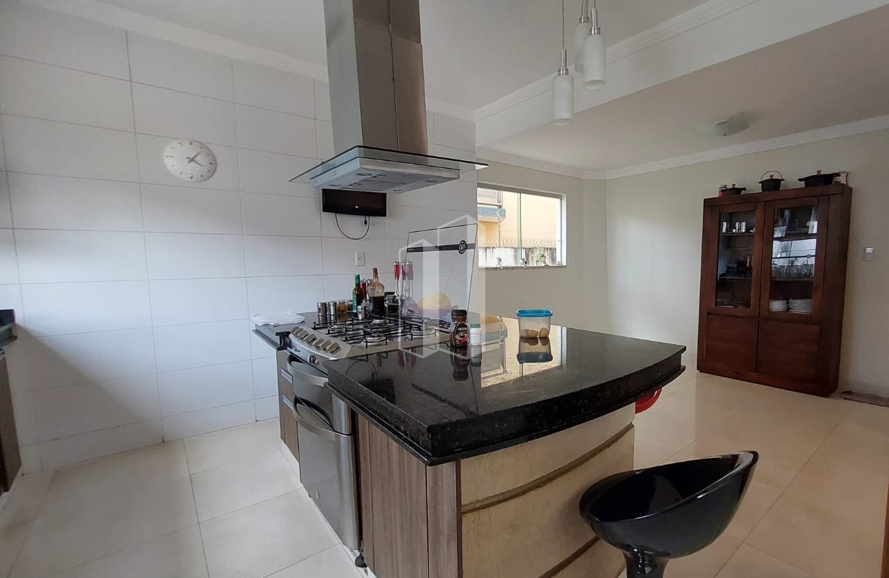 Casa à venda com 4 quartos, 4 suítes, 4 vagas e 211m² no Jardim América, Goiânia (GO) — foto 4 de 30