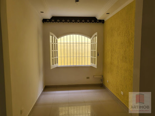 Casa à Venda no Morumbi: 3 Dorms, 200m² por R$800k