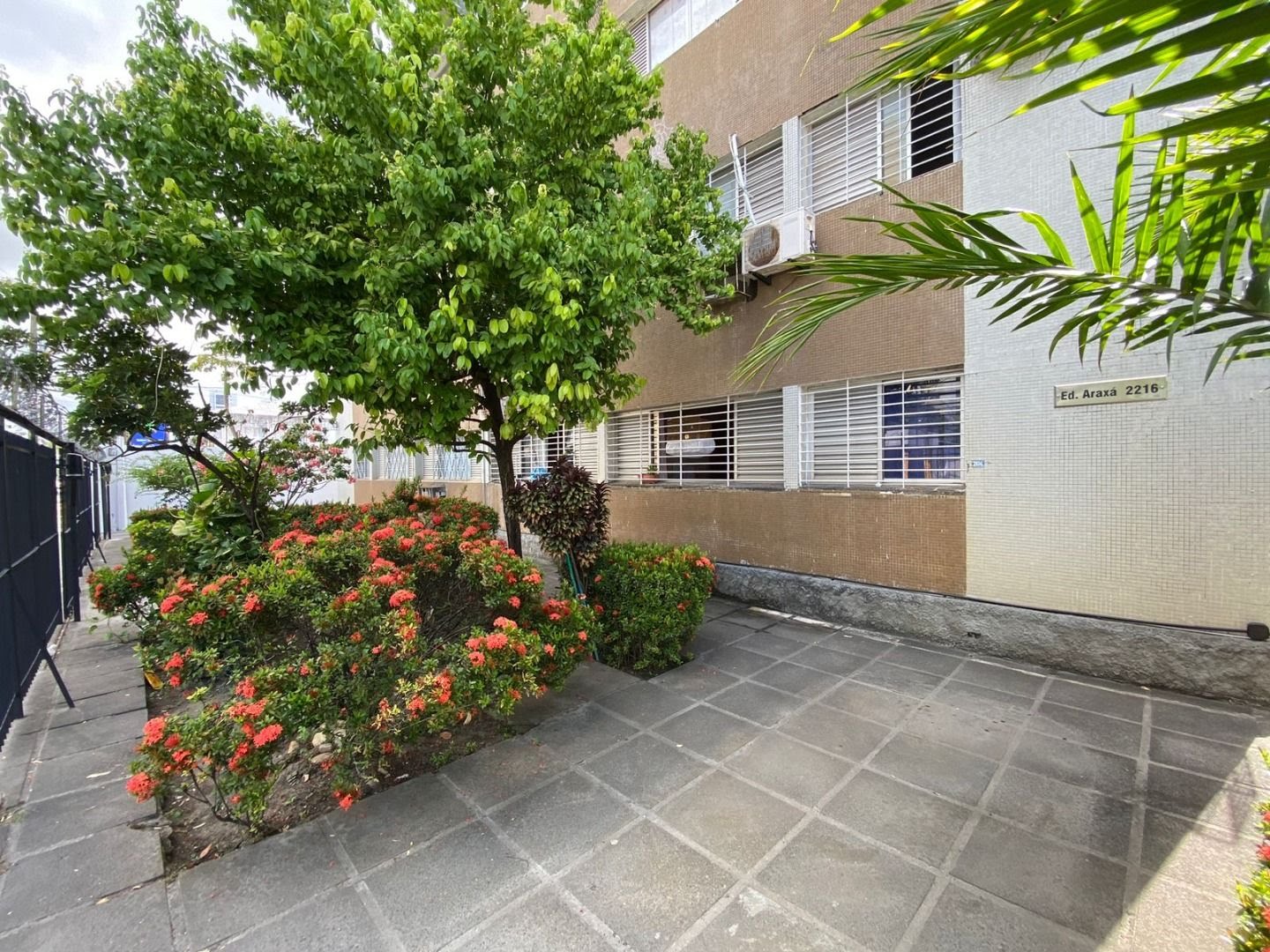 Apartamento à venda com 4 quartos, 1 banheiro, 1 vaga e 110m² no Madalena, Recife — foto principal