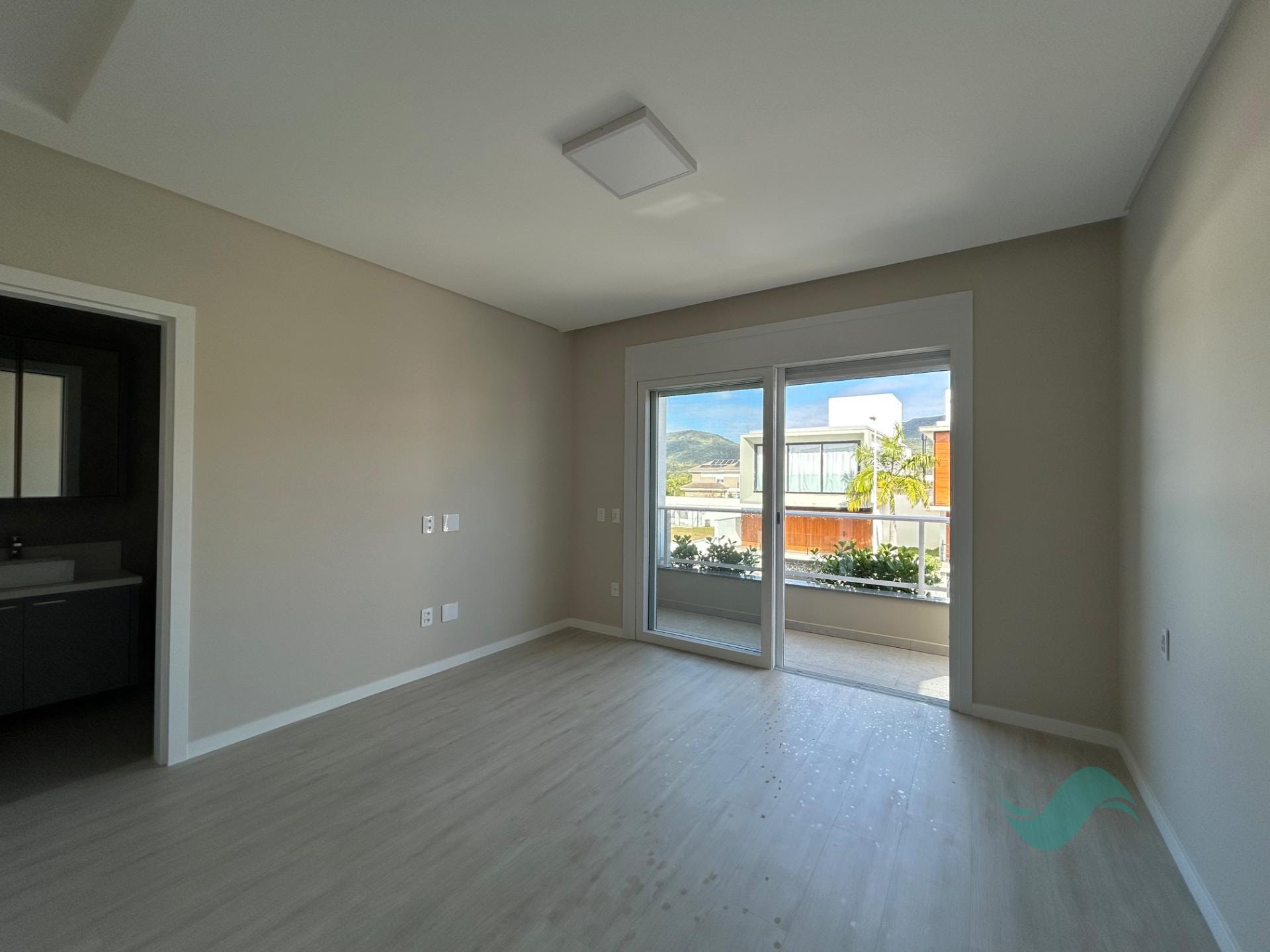 Casa à venda com 3 suítes, 2 vagas e 270m² no Lagoa da Conceição, Florianópolis (SC) — foto 21 de 27