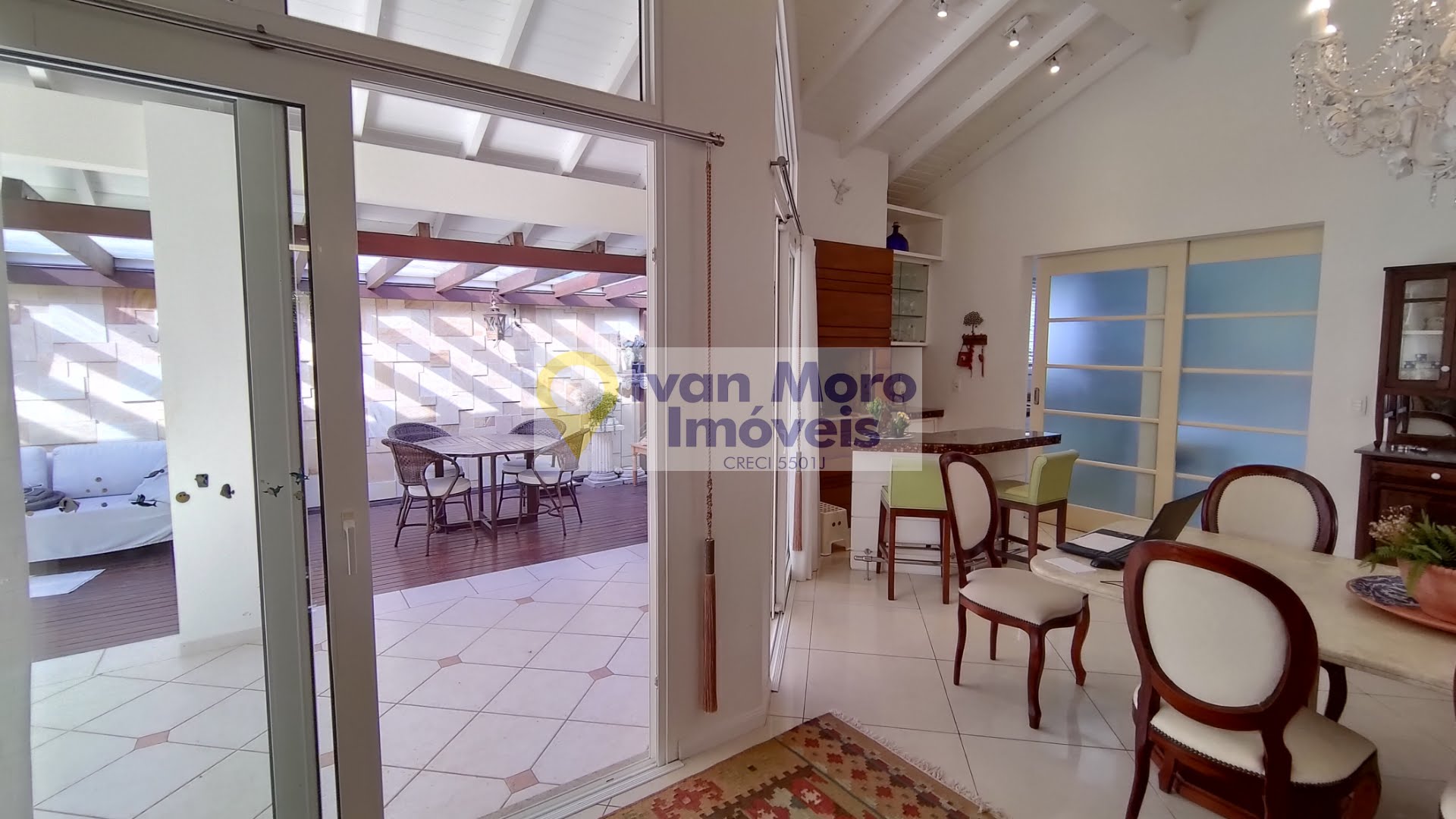 Casa à venda com 5 quartos, 5 suítes, 4 vagas e 276m² no Daniela, Florianópolis (SC) — foto 18 de 30