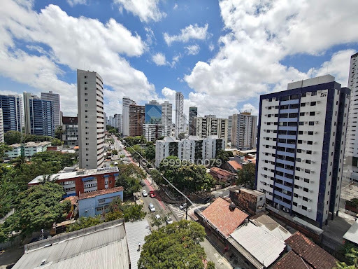 Compre Apartamento à venda em Casa Forte, Recife. 3 quartos, 1 por andar, varanda gourmet e lazer. Agende sua visita com Leicam Maciel!