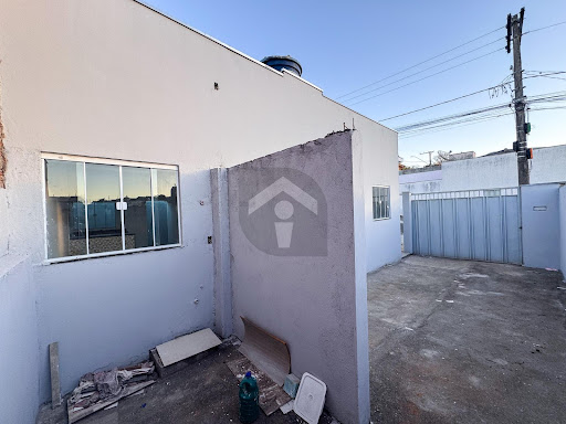Casa à venda em Jardim Eunice, Alfenas | 3 dorms, suíte