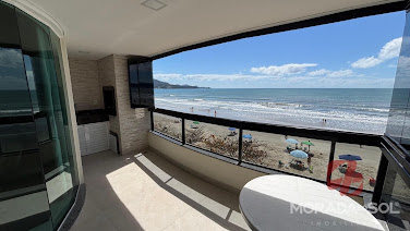 Apartamento frente mar em Meia Praia  -  Itapema