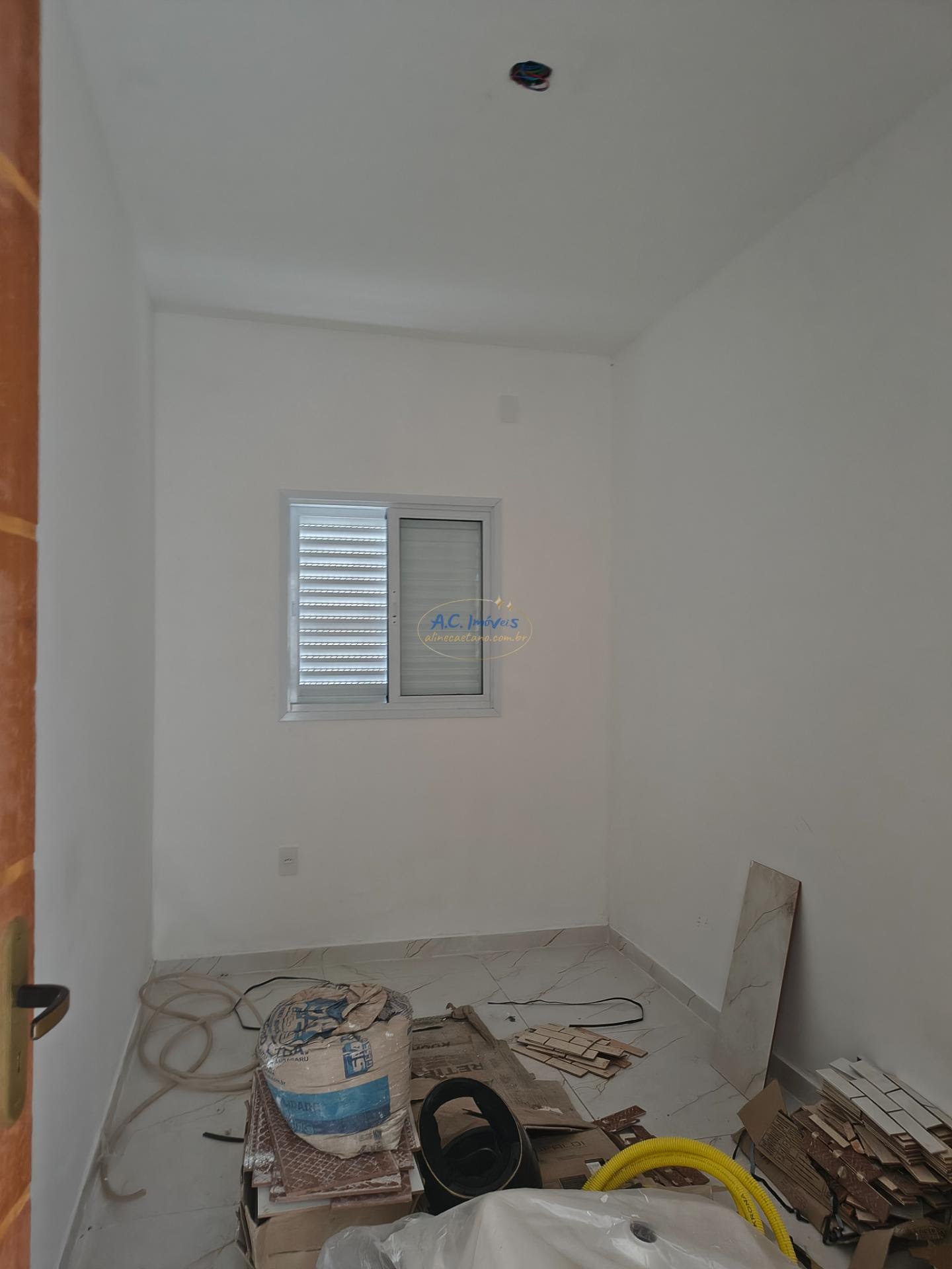 Casa à venda com 2 quartos, 1 banheiro, 1 vaga e 37m² no Jardim Melvi, Praia Grande (SP) — foto 3 de 10