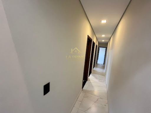 Casa de Condomínio em Wanel Ville - Sorocaba, SP - 140m² de área construída, 03 dormitórios, sendo 3 suítes, 01 com closet e 04 vagas de garagem.