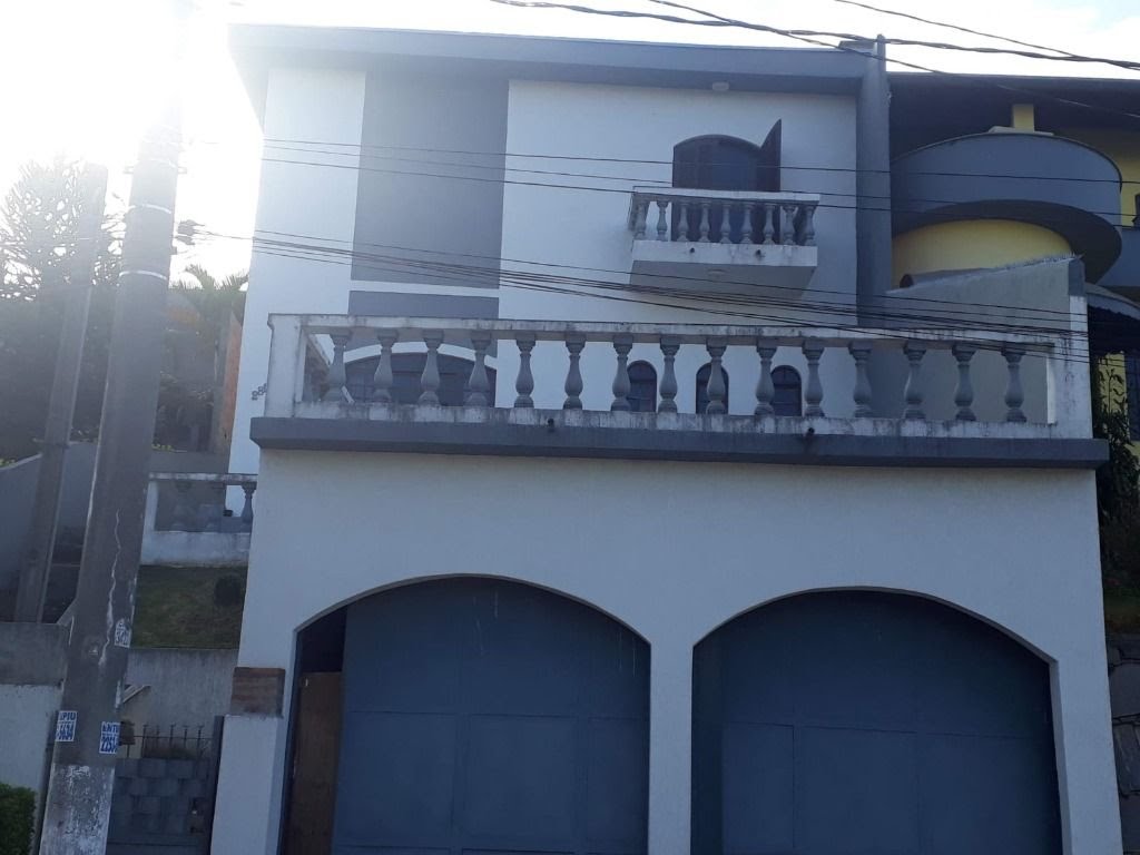 Casa à venda com 3 quartos, 2 banheiros, 2 vagas e 160m² no Jardim Renata, Arujá — foto principal